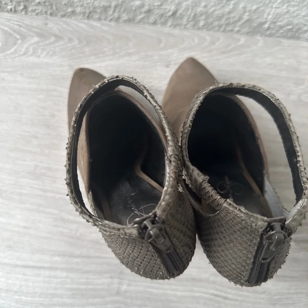 Jessica Simpson JS-Fionna Grey Leather Cutout Booties Heels Size 6.5M - Picture 5 of 14